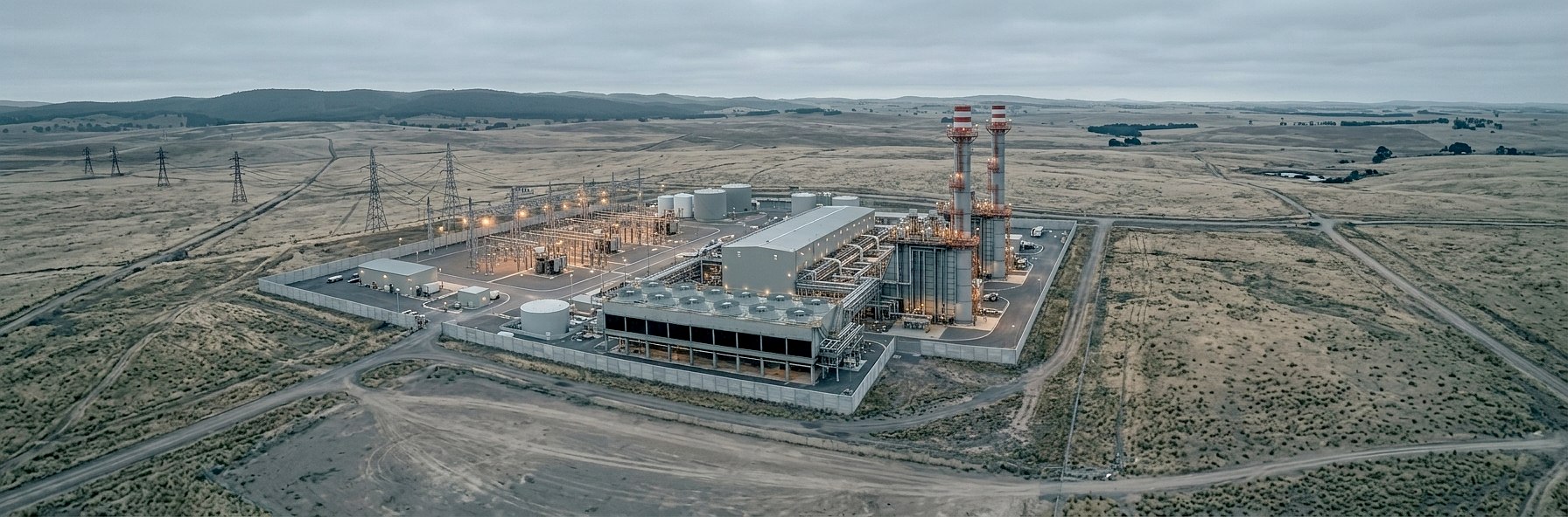 Central de generación eléctrica al atardecer
